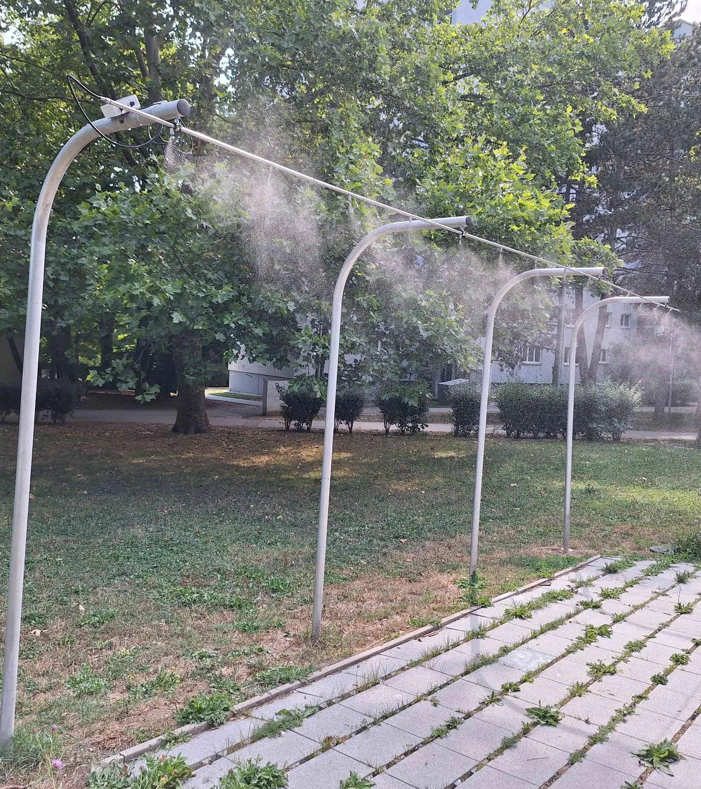 Coole Spots in Wien: batteriebetriebene Nebelduschen von Raintime